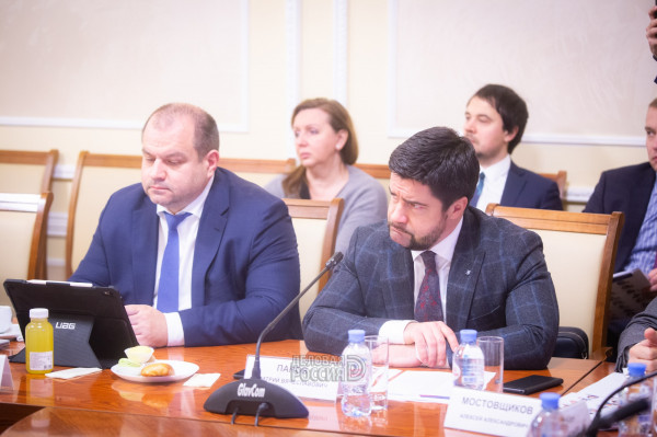 Заместитель министра промышленности и торговли Алексей Груздев предложил  Максиму Загорнову «вместе открыть двери для бизнеса»