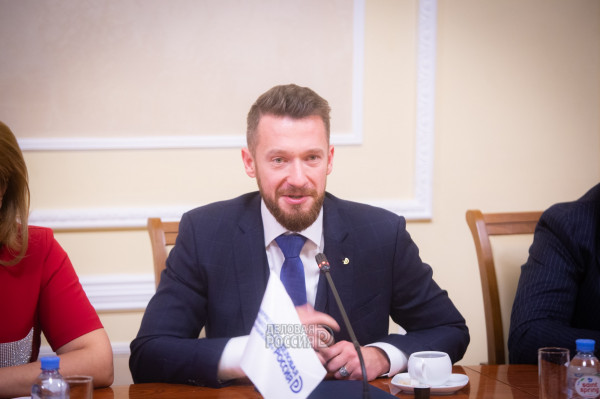 Заместитель министра промышленности и торговли Алексей Груздев предложил  Максиму Загорнову «вместе открыть двери для бизнеса»