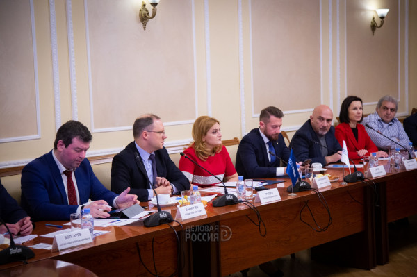 Заместитель министра промышленности и торговли Алексей Груздев предложил  Максиму Загорнову «вместе открыть двери для бизнеса»
