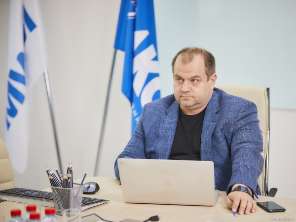 Максим Загорнов провел мастер-класс по сотрудничеству с ОАЭ на «Международном дне импорта и экспорта»