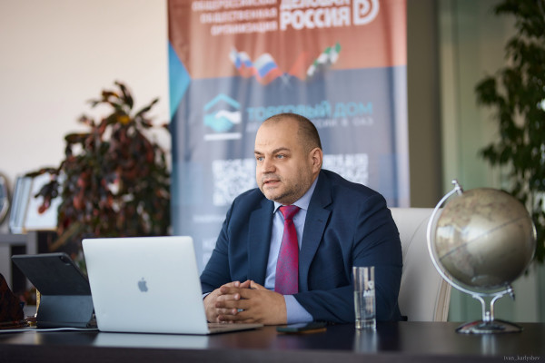 Максим Загорнов рассказал об итогах работы Торгового дома в ОАЭ членам комитета по розничной торговле «Деловой России»