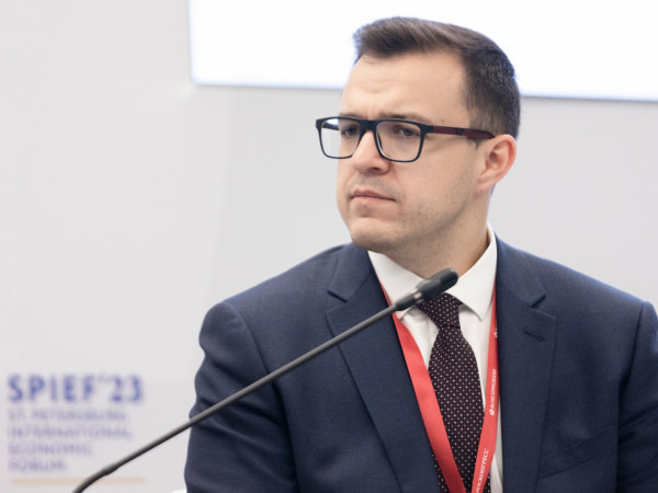 Возможности промышленных кластеров в ОАЭ обсудили на панельной сессии «Деловой России» в стартовый день ПМЭФ-2023