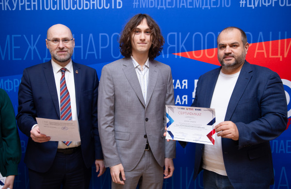 Финальная точка пилотного проекта «Деловой России» и РАНХиГС: Максим Загорнов вручил сертификаты о прохождении стажировки в ОАЭ студентам академии