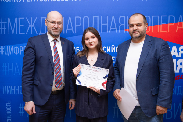 Финальная точка пилотного проекта «Деловой России» и РАНХиГС: Максим Загорнов вручил сертификаты о прохождении стажировки в ОАЭ студентам академии