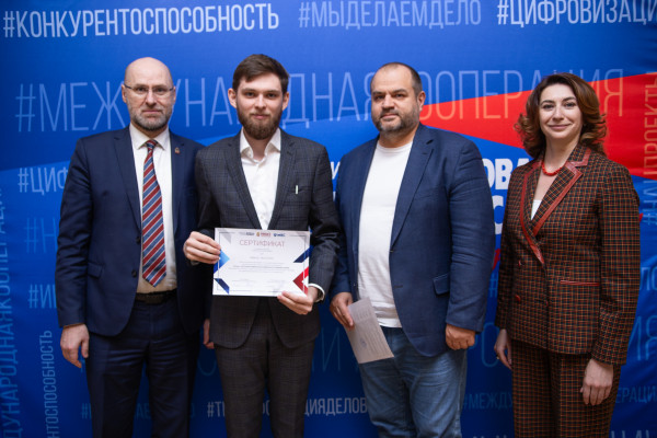 Финальная точка пилотного проекта «Деловой России» и РАНХиГС: Максим Загорнов вручил сертификаты о прохождении стажировки в ОАЭ студентам академии
