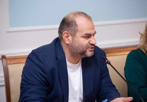 Финальная точка пилотного проекта «Деловой России» и РАНХиГС: Максим Загорнов вручил сертификаты о прохождении стажировки в ОАЭ студентам академии