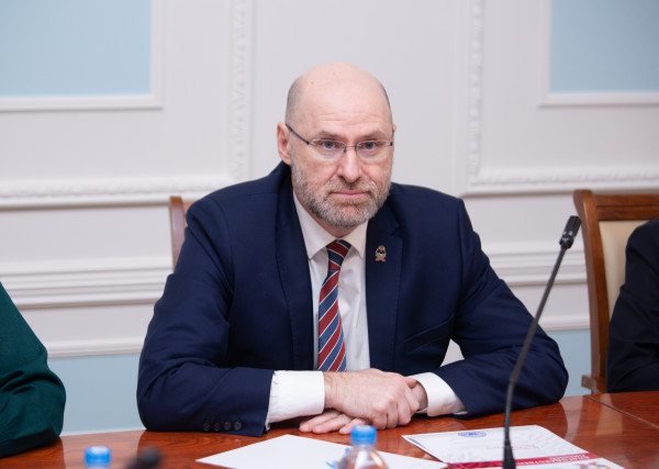 Финальная точка пилотного проекта «Деловой России» и РАНХиГС: Максим Загорнов вручил сертификаты о прохождении стажировки в ОАЭ студентам академии